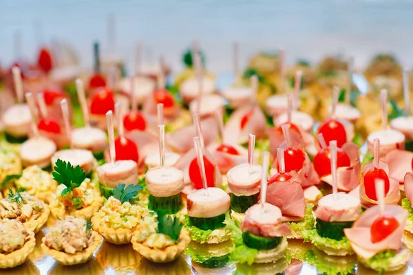 Assortment of canapes with fresh vegetables and salad. Banquet service. — Stock Photo, Image