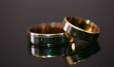 Aşk ve sadakat sembolü olarak Alyanslar