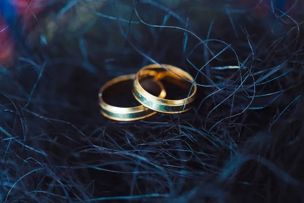 Anéis de casamento como um símbolo de amor e lealdade — Fotografia de Stock
