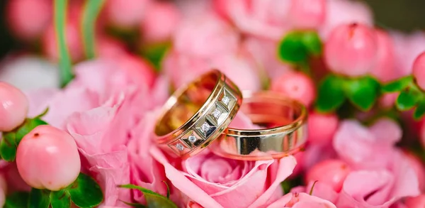 Wedding Rings as a symbol of love and loyalty — Stock Photo, Image