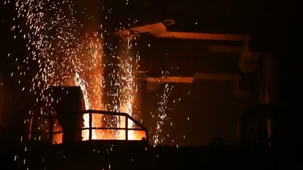 Steel production in electric furnaces, metallurgical plant — Stock Video