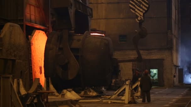 Виробництво сталі в електричних печах, металургійний завод — стокове відео