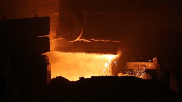 Produzione di acciaio in forni elettrici, impianto metallurgico — Video Stock