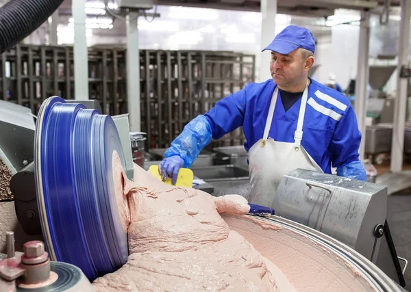 La carne nel Macinatore. l'industria della carne . — Foto Stock