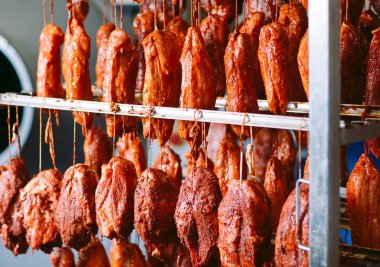 Fırında jambon füme. Sosis üretim fabrikası