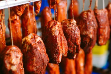 Fırında jambon füme. Sosis üretim fabrikası