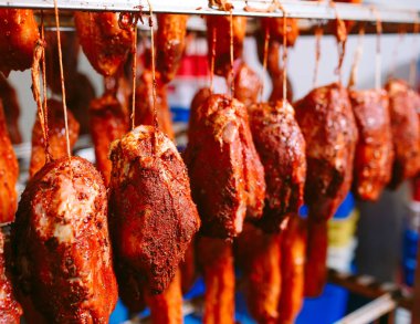 Fırında jambon füme. Sosis üretim fabrikası