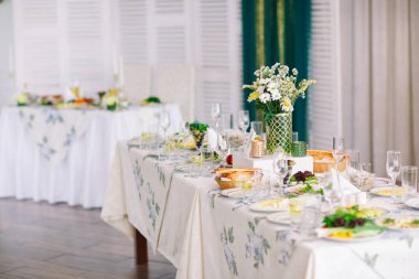 Restoranda Düğün Masası ayarı. Çar ziyafetme.