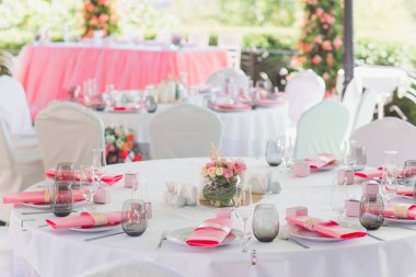 Restoranda Düğün Masası ayarı. Çar ziyafetme.