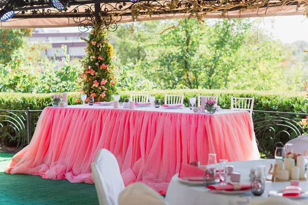 Mesa de casamento no restaurante. Banquete de qua . — Fotografia de Stock