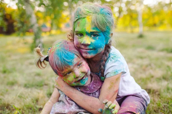 Portrait of the sisters, painted in the colors of Holi. — Stock Photo, Image