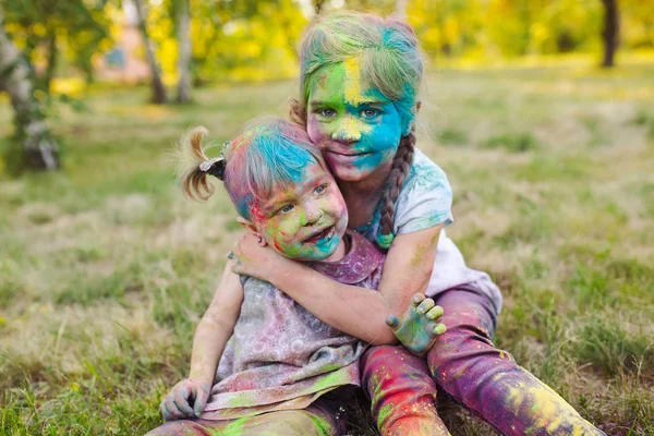 Portrait of the sisters, painted in the colors of Holi. — Stock Photo, Image