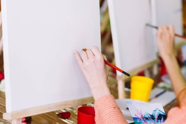 Sanat okulunda resim. Resim Stüdyosu