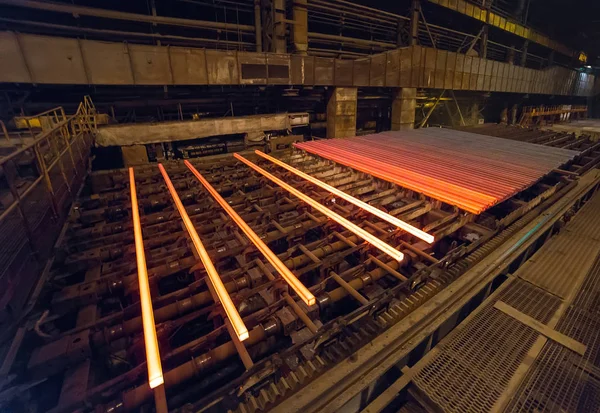 Hot square steel bloom on the roll-table — Stock Photo, Image