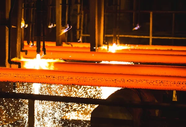 Meşale Kesmede Çelik Kütükler. Metalurji tesisi