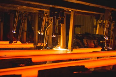 Sıcak filizlenme, devamlı döküm, aynı zamanda iplik döküm denir.