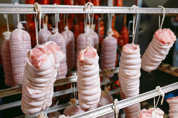 Smoked ham in the oven. Sausage production in the factory. — Stock Photo, Image