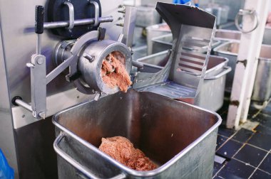 Öğütücüdeki et. Et endüstrisi.