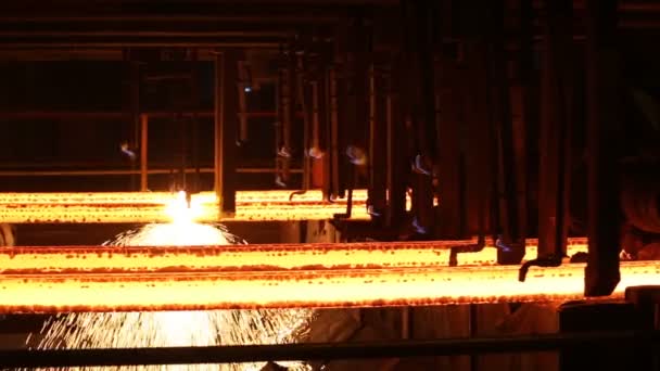O Steel Billets no Torch Cutting. Obras de ferro enormes . — Vídeo de Stock