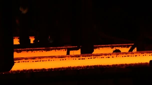 Billette d'acciaio al Torch Cutting. Enormi ferriere . — Video Stock