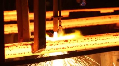 Sıcak filizlenme, devamlı döküm, aynı zamanda iplik döküm denir