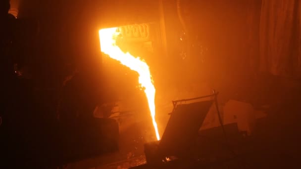 Produzione di acciaio in forni elettrici, impianto metallurgico — Video Stock