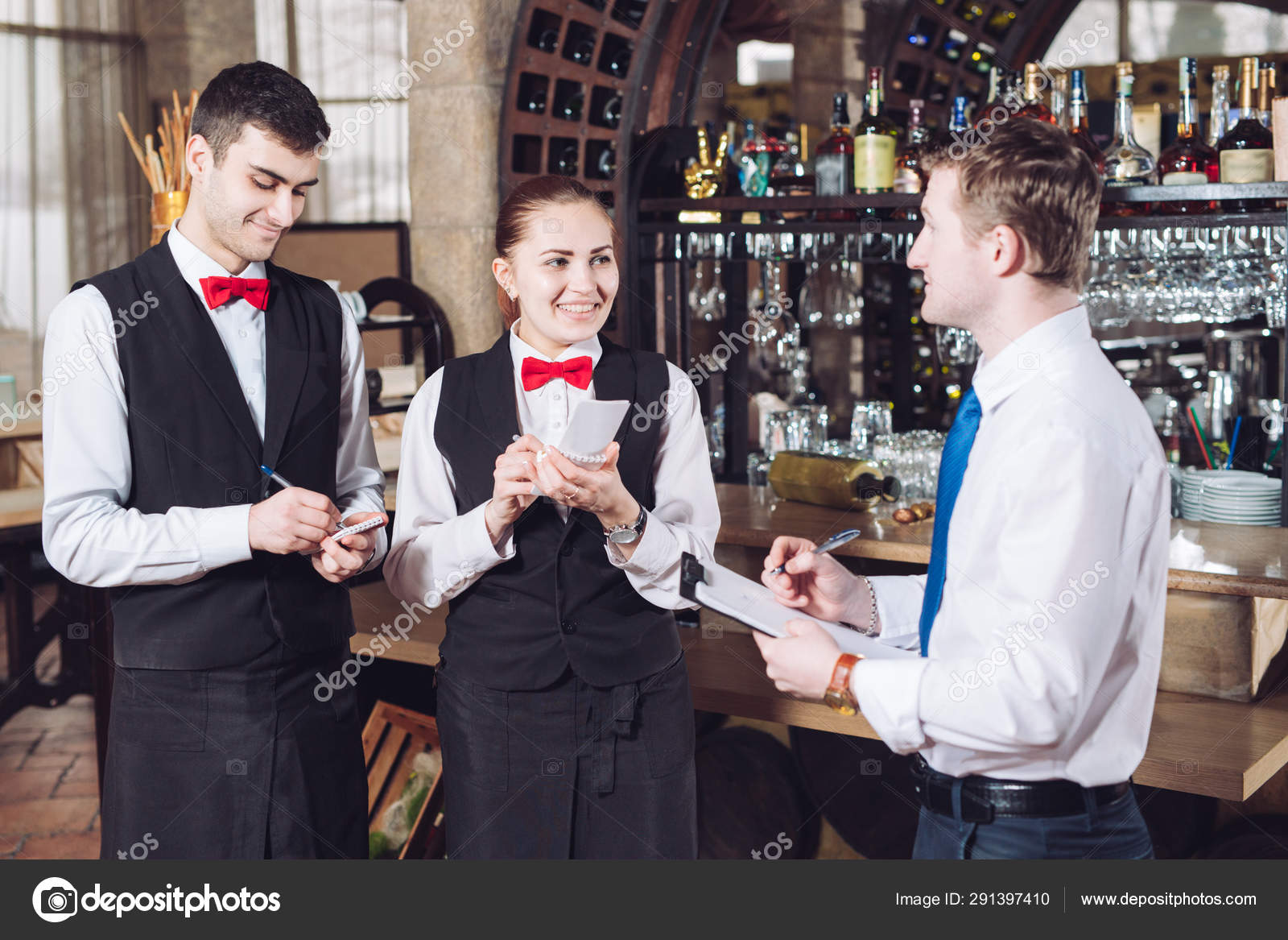 Официантка в кафе. Waitress resume reference. Официант. Работа официант в санкт-петербурге. Часы работы официанта.