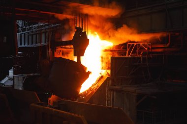 dökümhanede metal eritme, metalurji endüstrisinde.