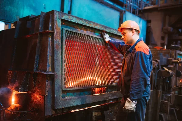 Trabalhadores na siderurgia. Indústria metalúrgica . — Fotografia de Stock