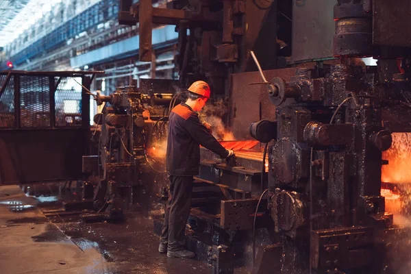 Trabalhadores na siderurgia. Indústria metalúrgica . — Fotografia de Stock