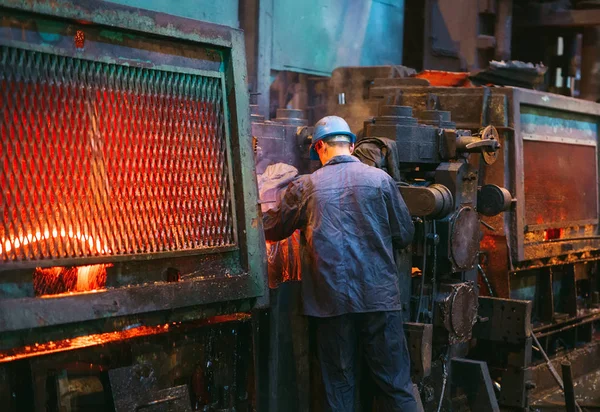 Trabajadores de la siderurgia. Industria metalúrgica . — Foto de Stock