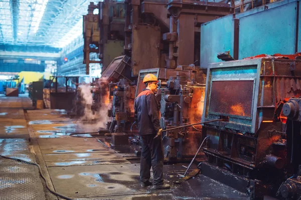 Trabajadores de la siderurgia. Industria metalúrgica . — Foto de Stock