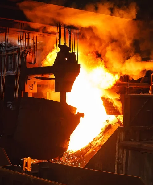 주조, 야금 산업에서 금속제련. — 스톡 사진