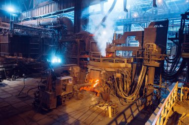Metalurji tesisinin açık ocak atölyesi