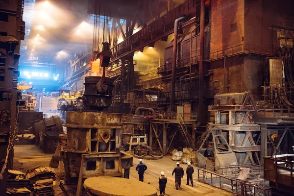 Melting of metal in a steel plant. Metallurgical industry. — Stock Photo, Image