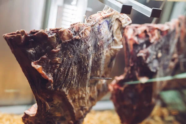 Carne seca. Carne de res en el horno de secado . — Foto de Stock