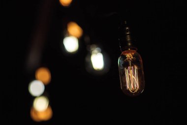 Ampulleri - retro tarzı asılı kapatın.