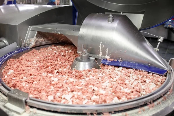 La carne nel Macinatore. l'industria della carne — Foto Stock