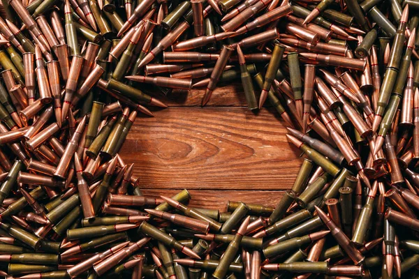 Different ammo on wooden background, weapon concept. — Stock Photo, Image