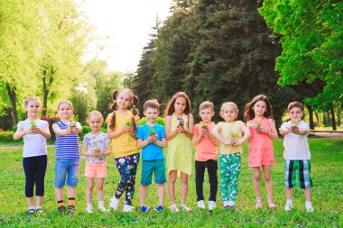 A People Hands Cupping Bitki Yetiştirme Çevre.