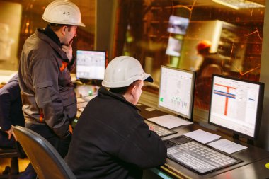 Kontrol paneli. Çelik üretimi için fabrika.