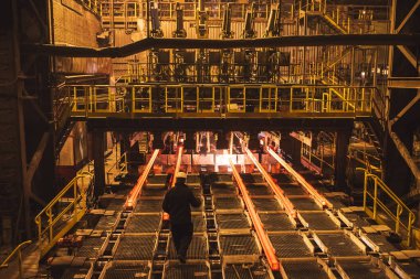 Sıcak filizlenme, devamlı döküm, aynı zamanda iplik döküm denir.