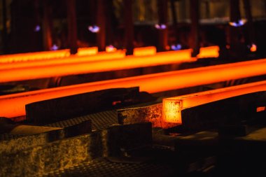 Sıcak filizlenme, devamlı döküm, aynı zamanda iplik döküm denir.