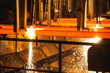 Sıcak filizlenme, devamlı döküm, aynı zamanda iplik döküm denir.