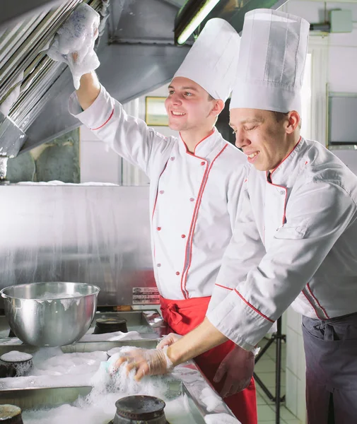 Sanitary day in the restaurant. Repeats wash your workplace. Cooks wash oven, stove and extractor in the Restaurant. — Stock Photo, Image