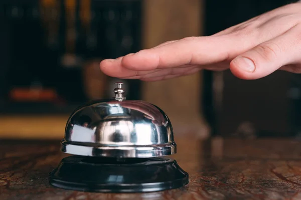Εστιατόριο bell vintage με το χέρι. Κουδούνι ξενοδοχείου — Φωτογραφία Αρχείου
