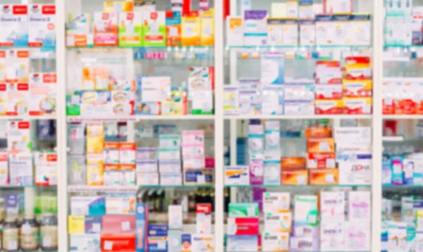 Banco negozio tavolo farmacia sfondo scaffale offuscata sfocatura fuoco farmacia farmacia farmaco medicina vuota farmaceutica. — Foto Stock