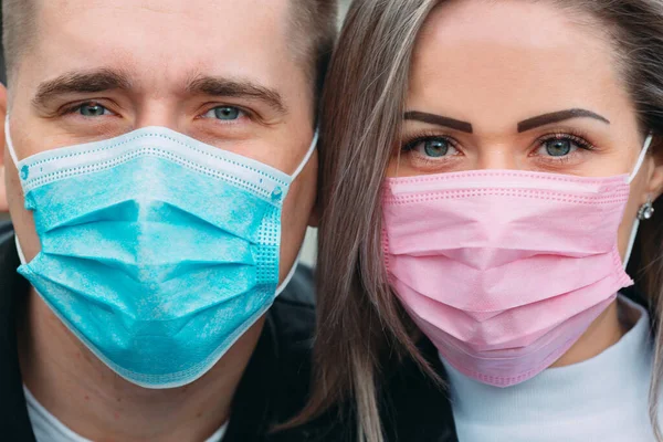 Portrait of a Couple of European appearance with medical masks. — Stock Photo, Image