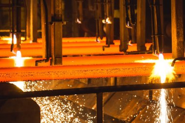 Torch Cutting 'deki Çelik Billetler. Sanayi Teknolojisi.