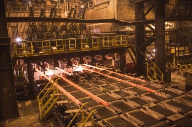 Sıcak filizlenme, devamlı döküm, aynı zamanda iplik döküm denir.